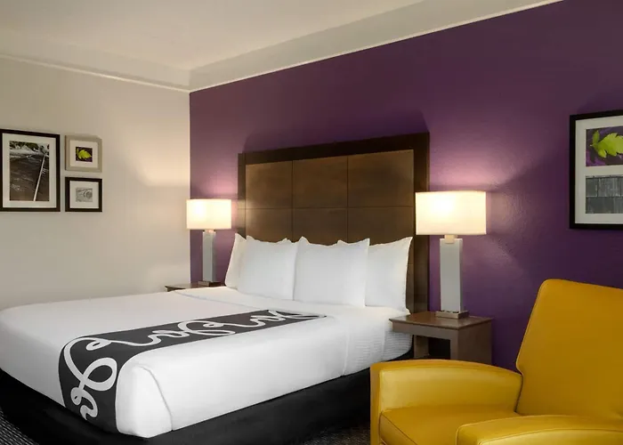 La Quinta By Wyndham Arlington North 6 Flags Dr